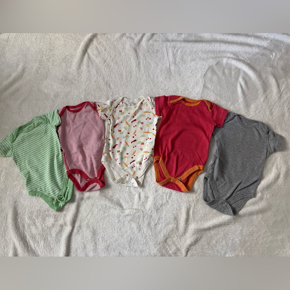 Moon and Back Organic Cotton Onesie Bundle (5) – 3–6 Months – Gardening Theme